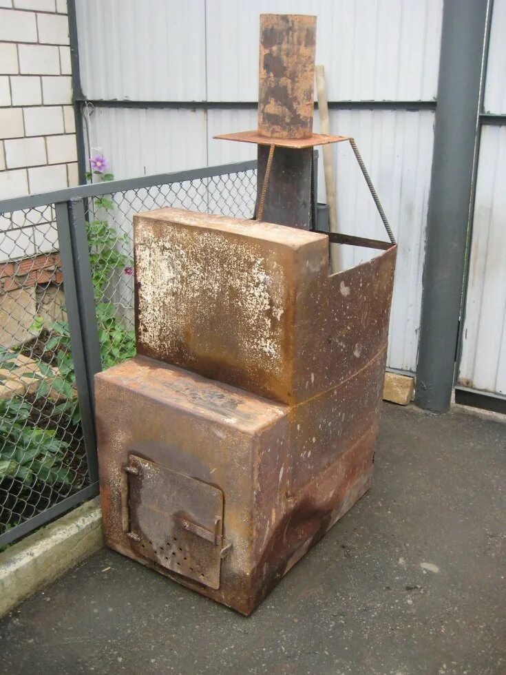 Печь буржуйка пв03. Сварная печь для бани. Банная печь из буржуйки. Печка буржуйка зил 131. Печь банная пересвет 600.