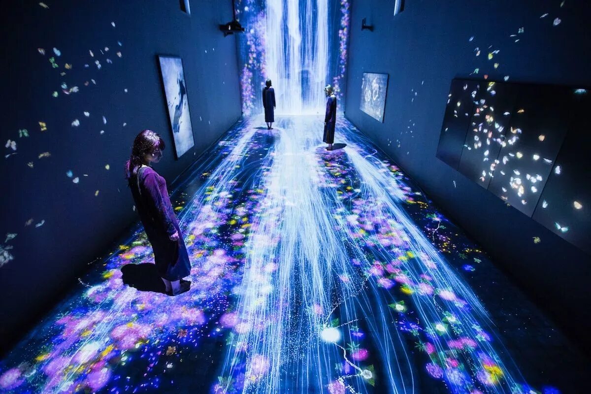 Удивительный мир цифровой. Иммерсивная выставка TEAMLAB. Музей TEAMLAB В Москве. TEAMLAB инсталляции. Интерактивные световые инсталляции.