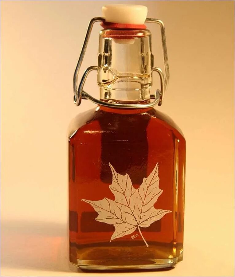 Кленовый сироп из чего делают. Кленовый сироп канада. кленовый сироп maple syrup. кленовый сироп из канады. сироп канадский клен.