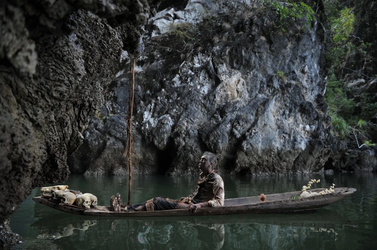 Остров выживания фильм 2017. Джунгли фильм 2017. Добро пожаловать в джунгли 2013. Остров ним 2008 эдмунд. Приключения про необитаемые острова джунгли.