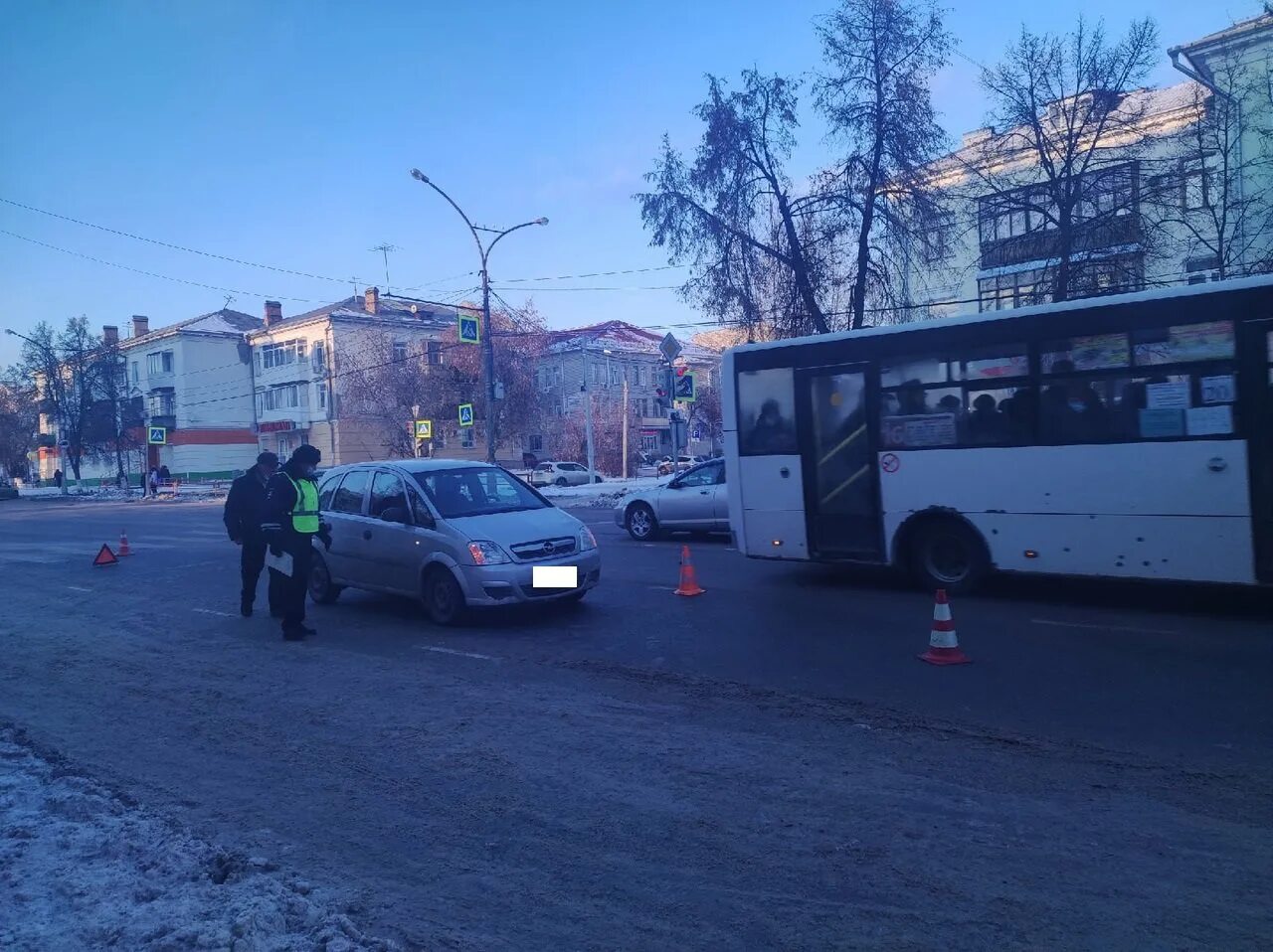 Чп каменска. ДТП Каменск Уральский 2023. ДТП В Каменск Уральском на видео. Авария Каменск-Уральский 14.02.2021. Авария на алюминиевой Каменск-Уральский.