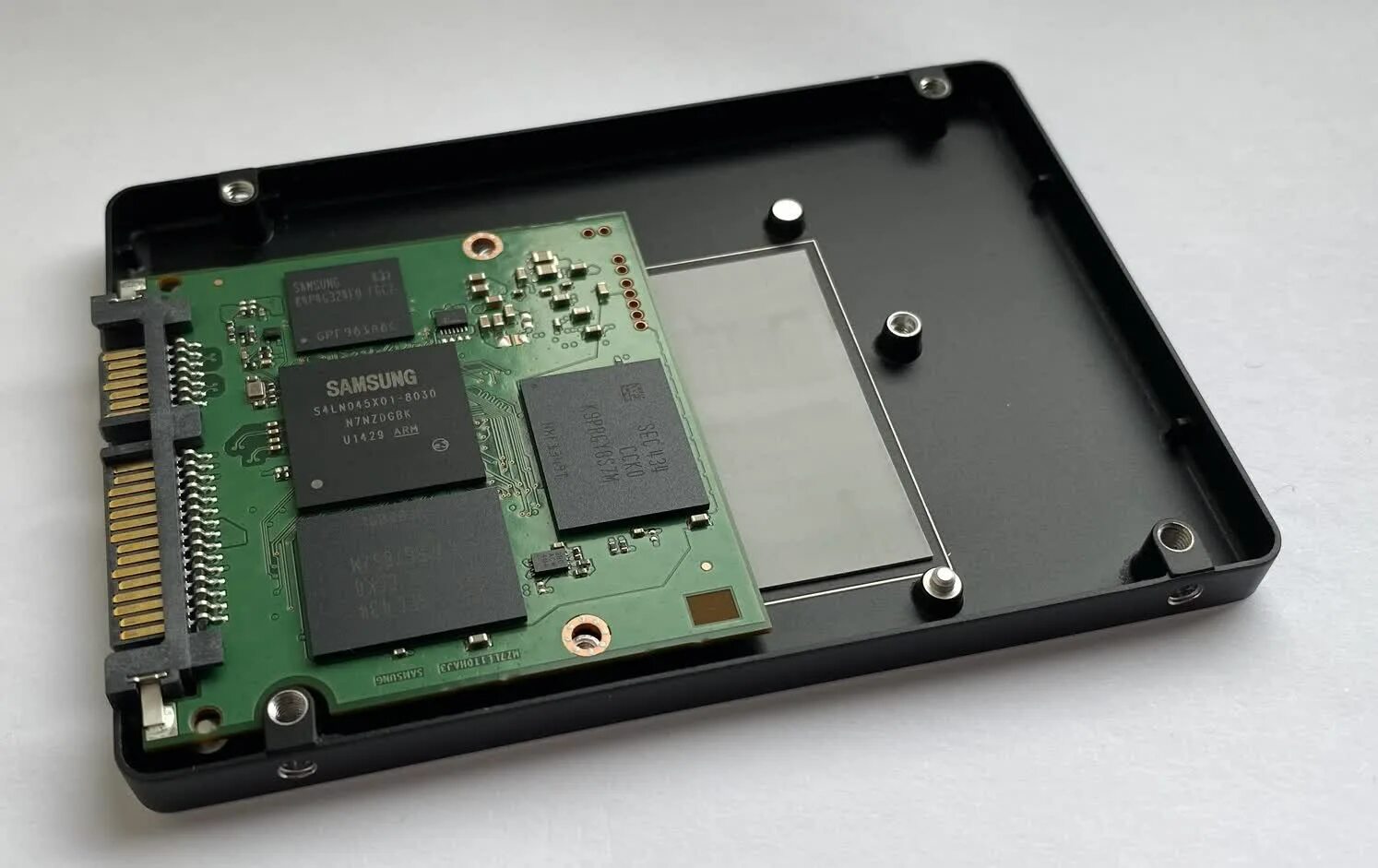 Где найти ssd. Ssd. старые ssd. ssd inside. ssd в разрезе.