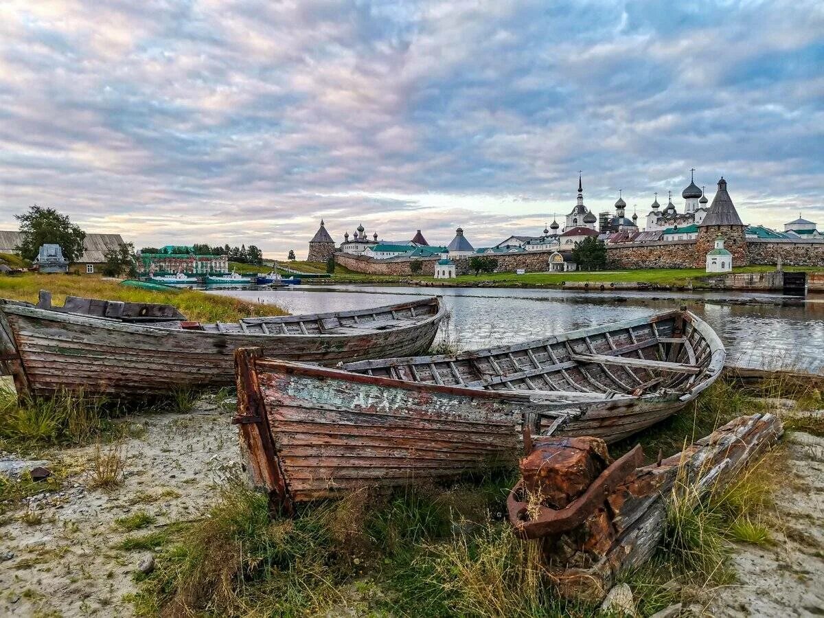 Соловецкий монастырь на белом море. Соловецкий монастырь Соловецкие острова. Белое море Соловецкие острова. Историко-культурный комплекс Соловецких островов. Соловецкие острова в истории россии