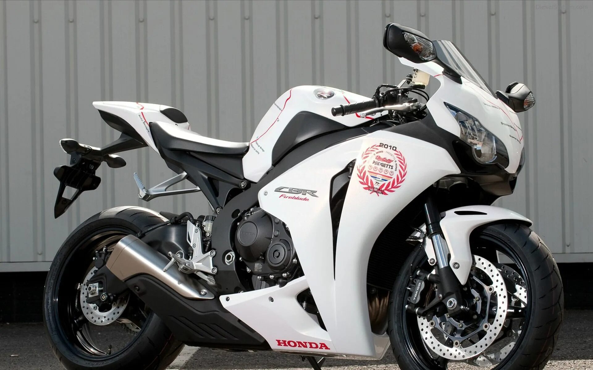 Cbr 8 100. Honda cbr1000rr fireblade. honda cbr 1000 fireblade. хонда сбр 1000рр. honda 1000rr fireblade.