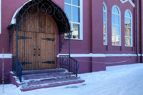 Крыльцо храма