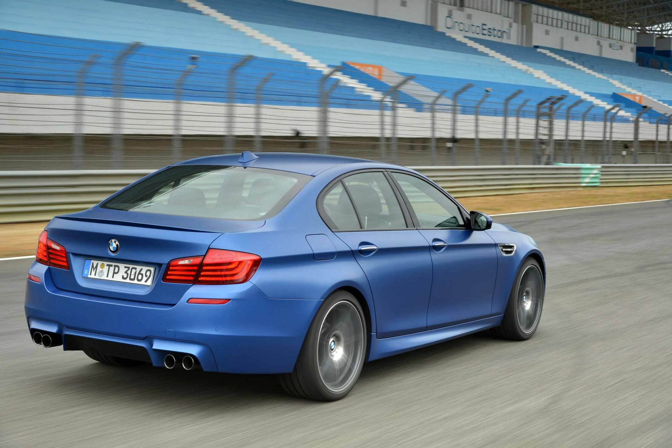 Bmw m5 2018. Bmw f90 2017. Это bmw m5. Bmw m5. Bmw m5 2012.