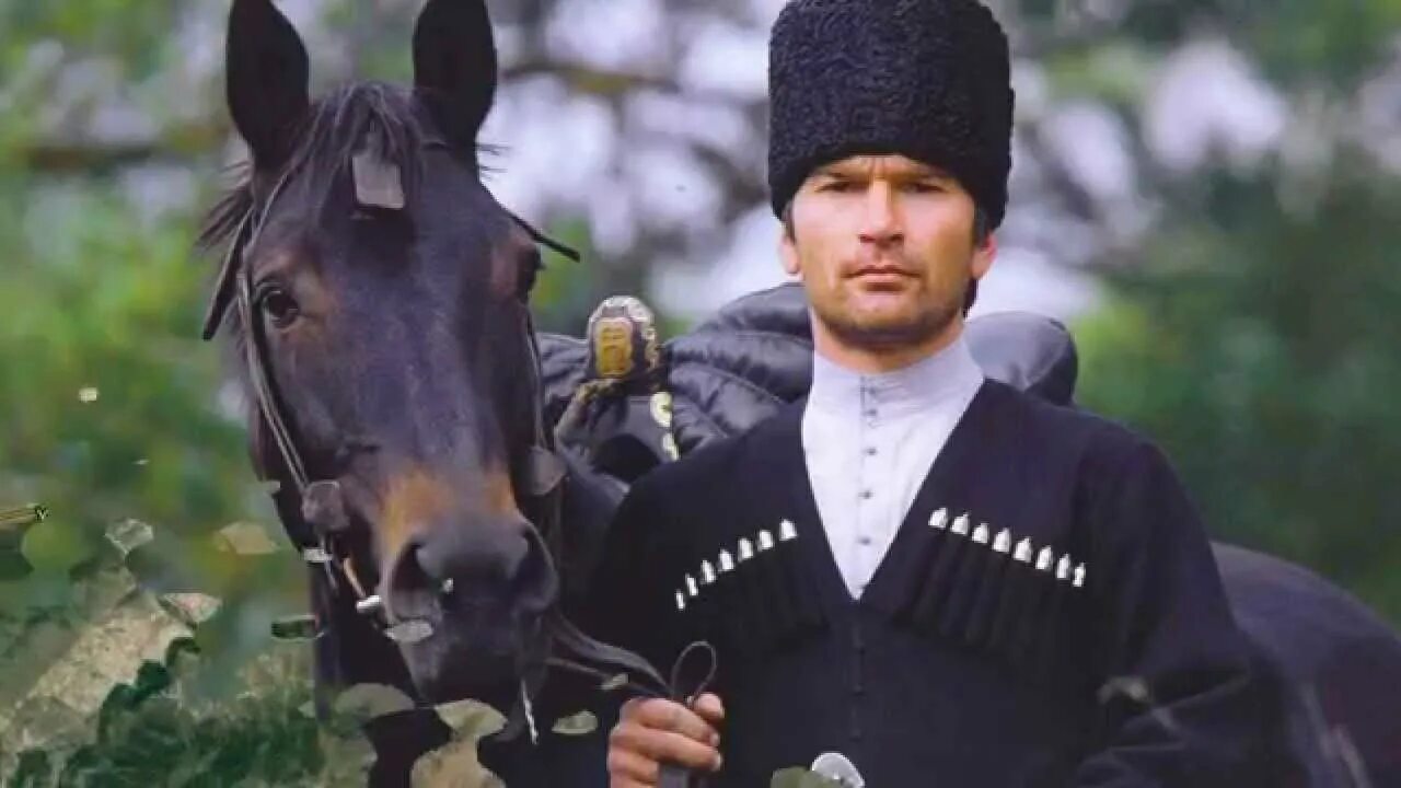 Лезгины горный народ кавказа. Дагестан горцы и традиции. Кавказская жизнь. Народы кавказа кавказское гостеприимство. Народа дагестана лезгины национальная одежда.