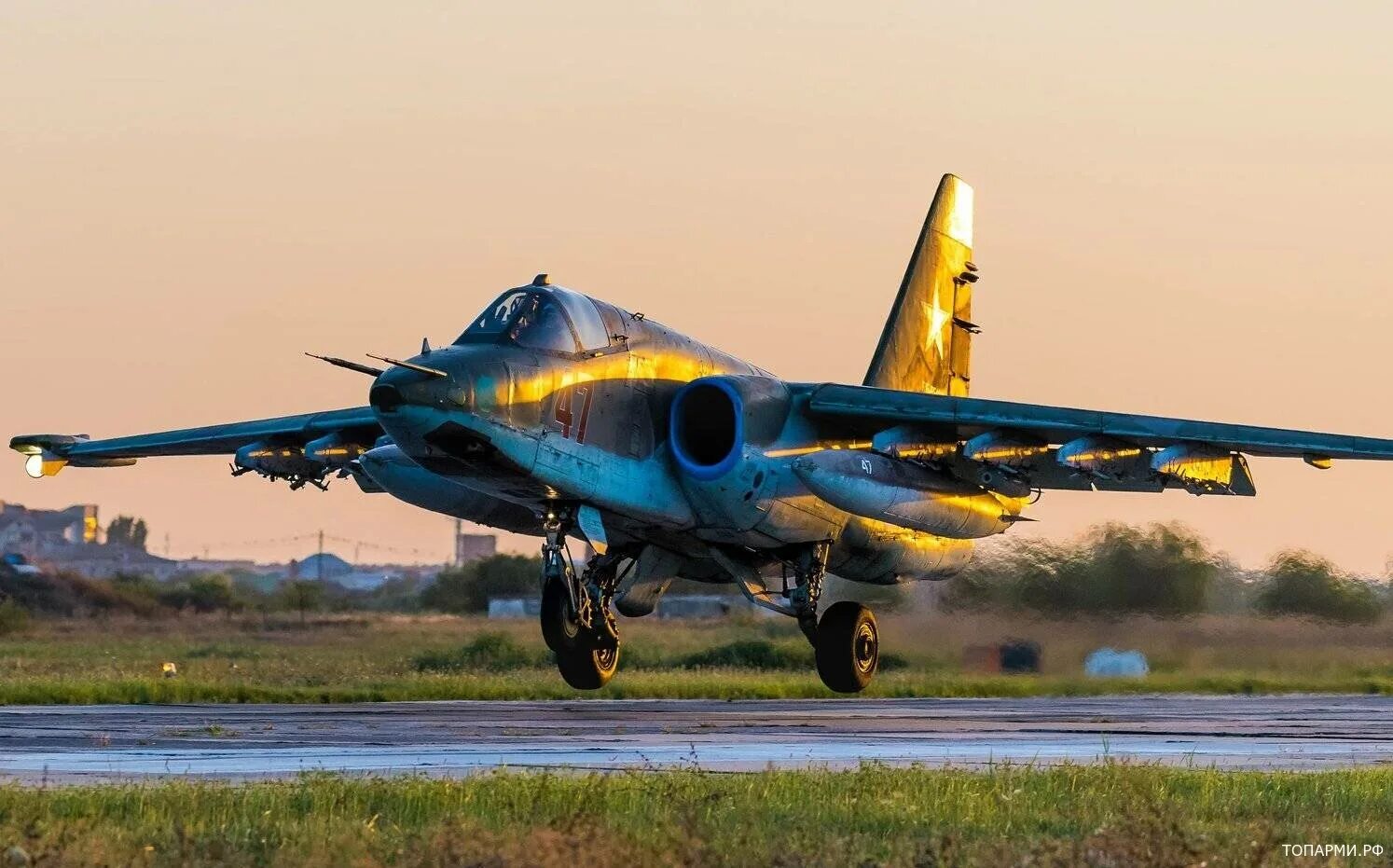 Грач самолет Су 25. Штурмовик Су-25 Грач. Самолёт Су-25т. Су-25т Грач.