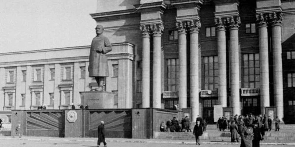 Куйбышев площадь Куйбышева в 1941. Самарский Академический театр оперы и балета в годы войны. Куйбышев большой театр. Куйбышевский театр оперы и балета в годы войны. Куйбышев вов