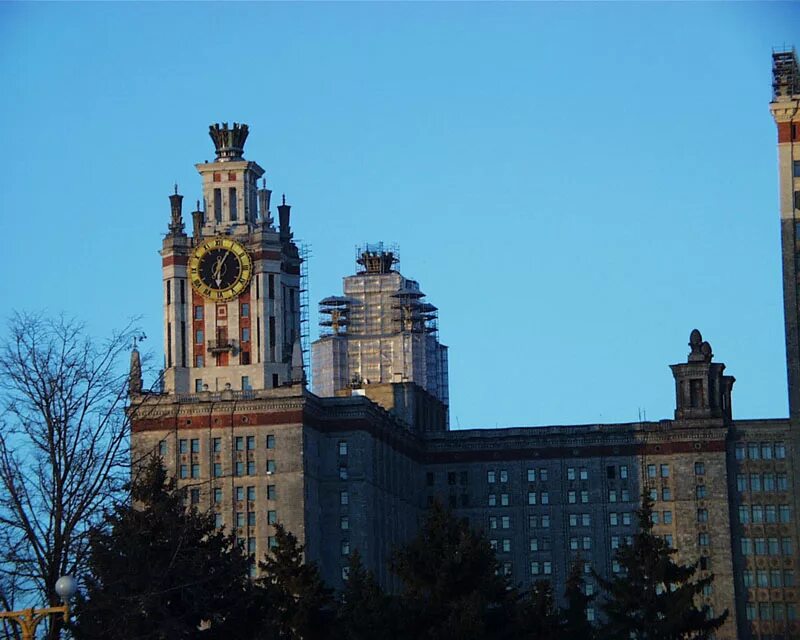 70 лет главному зданию мгу. Здание мгу керамика на фасаде. Здание мгу украшения. Мгу 70 лет назад. Фасад здании мгу параллельно.