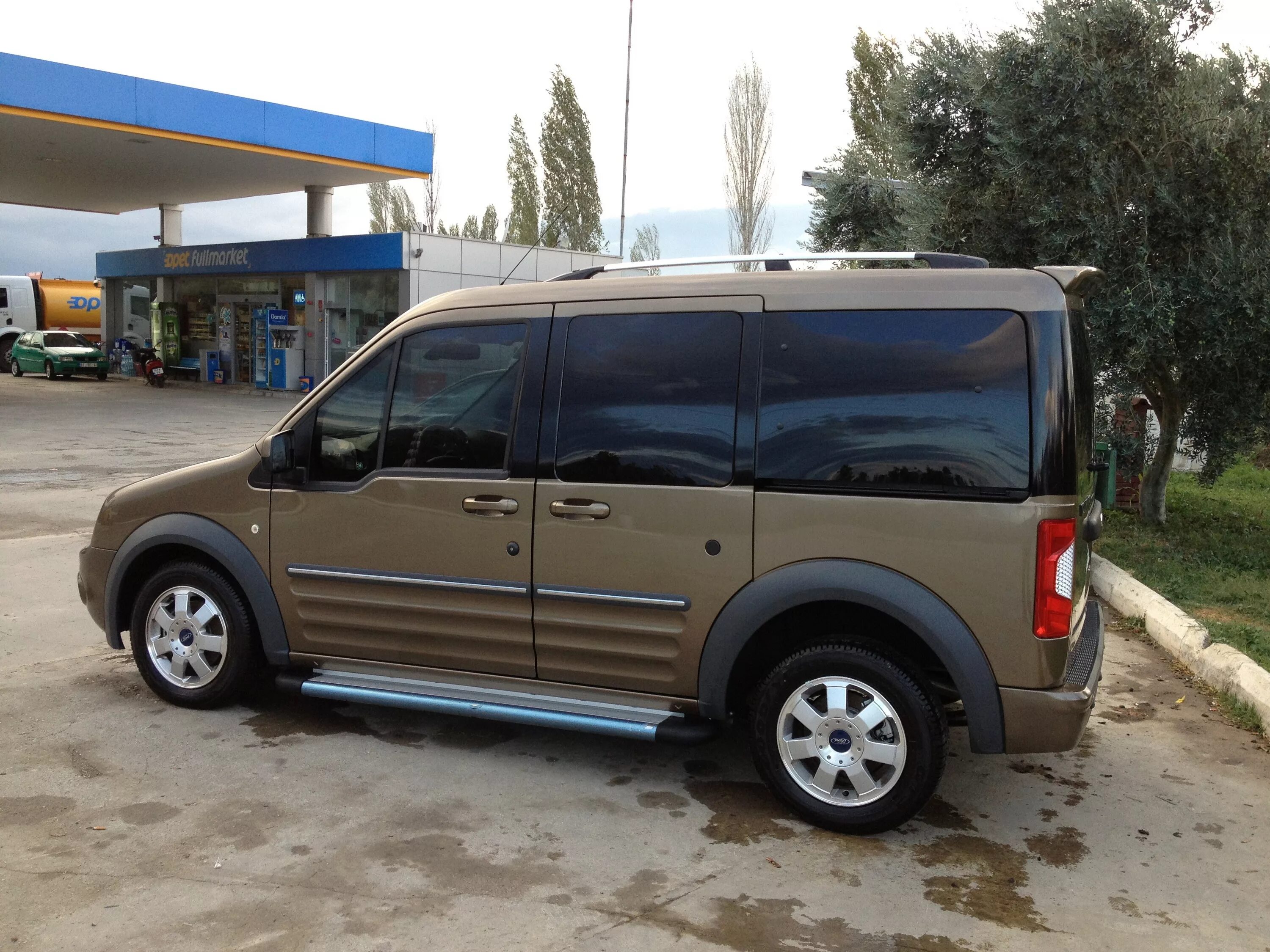 Купить форд торнео бу. Ford Tourneo connect 2021. Ford connect 4x4. Ford Tourneo connect Silver. Ford connect 2022.