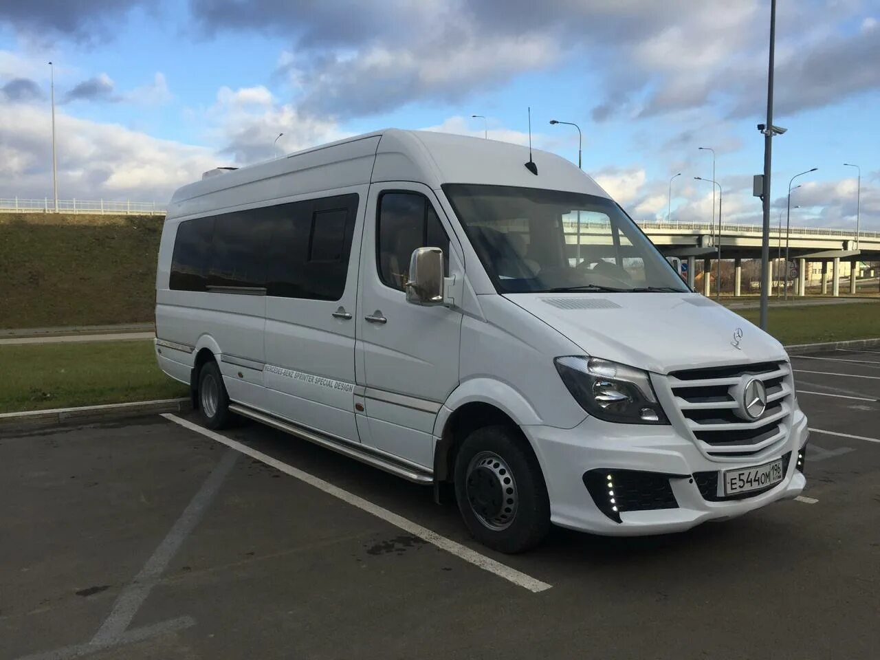 Микроавтобус на 20 мест. Mercedes Sprinter 20. Мерседес Бенц Спринтер 20 мест. Микроавтобус Мерседес Спринтер 020. Микроавтобус Мерседес Спринтер 20 мест.