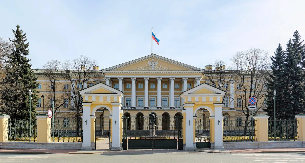 Смольный институт в санкт-петербурге. Смольный институт при екатерине 2. Здание смольного института благородных девиц в санкт-петербурге. Смольный институт стиль архитектуры. Смольный институт спбгу.
