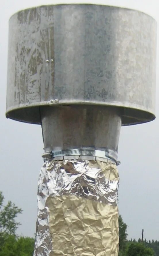 Дефлектор установленный на трубу. Дефлектор григоровича на дымоход. дефлектор к гранулятору 3020. дефлектор цаги. ветровой дефлектор на дымовую трубу.