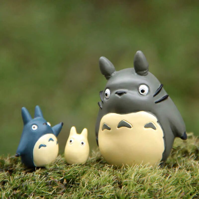 Игрушка миядзаки. Мой сосед Тоторо фигурки. Totoro фигурка. Studio Ghibli фигурки. Гибли Тоторо игрушка.