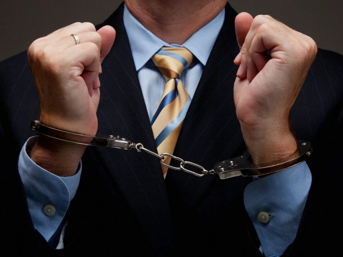 Финансовые преступления. Дача взятки. Картинки на тему преступление. Незаконные интересы. Незаконные интересы.