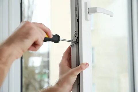 Плохо прижимается пластиковое окно