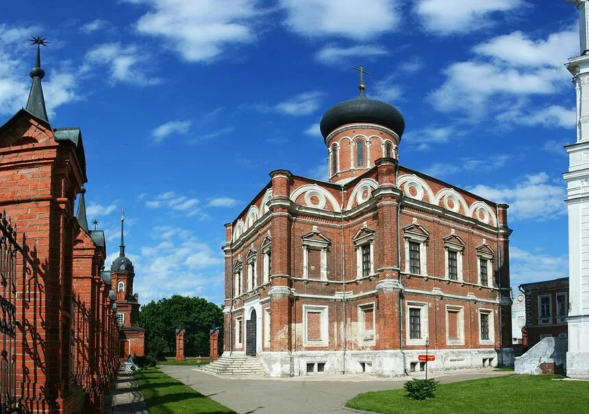 Никольский храм Волоколамского Кремля. Музей Волоколамский Кремль. Красно никольское