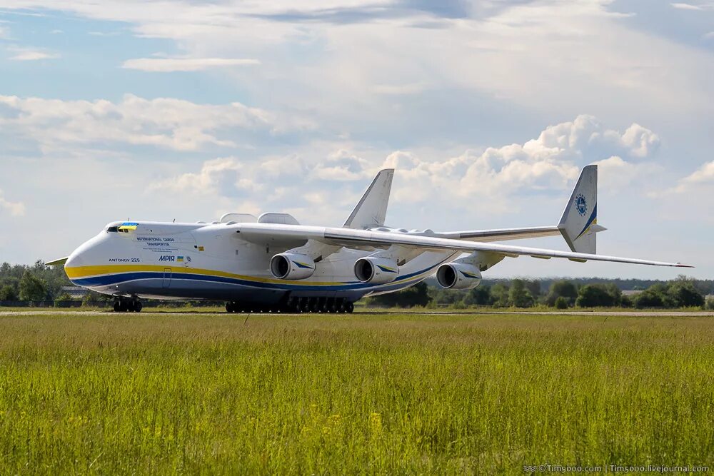 Ан 225 купить. АН-225 Мрия. Самолет Antonov. 225. Антонов 225 Мрия. АН-225 Мрия транспортный самолёт.