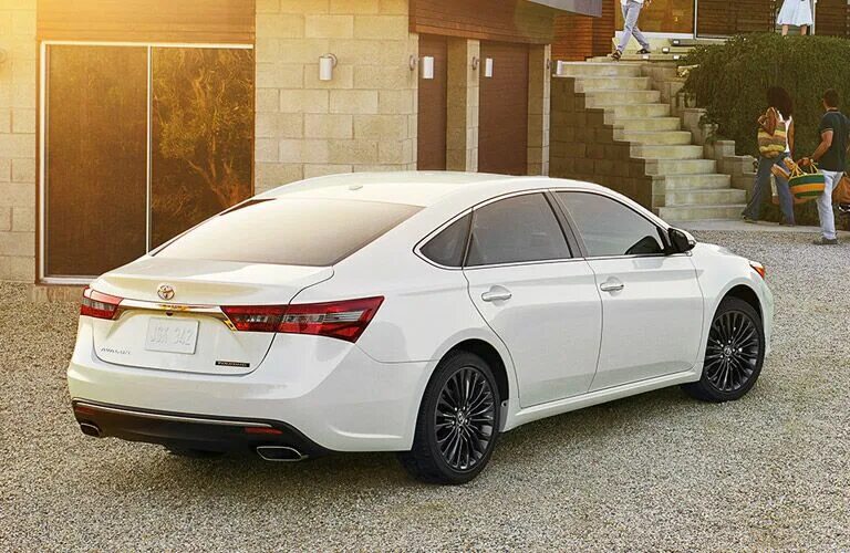 Тойота авалон 2024. Toyota Avalon 2017. Toyota Avalon 2015 White. Toyota Avalon Limited 2017. Тойота Авалон белый 2017.