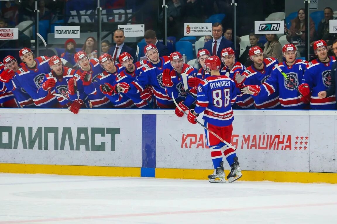 Хоккеист. Акм нефтяник тула смотреть онлайн. Николаев алексей хоккей. Акм нефтяник автобус хоккей. Акм нефтяник тула.