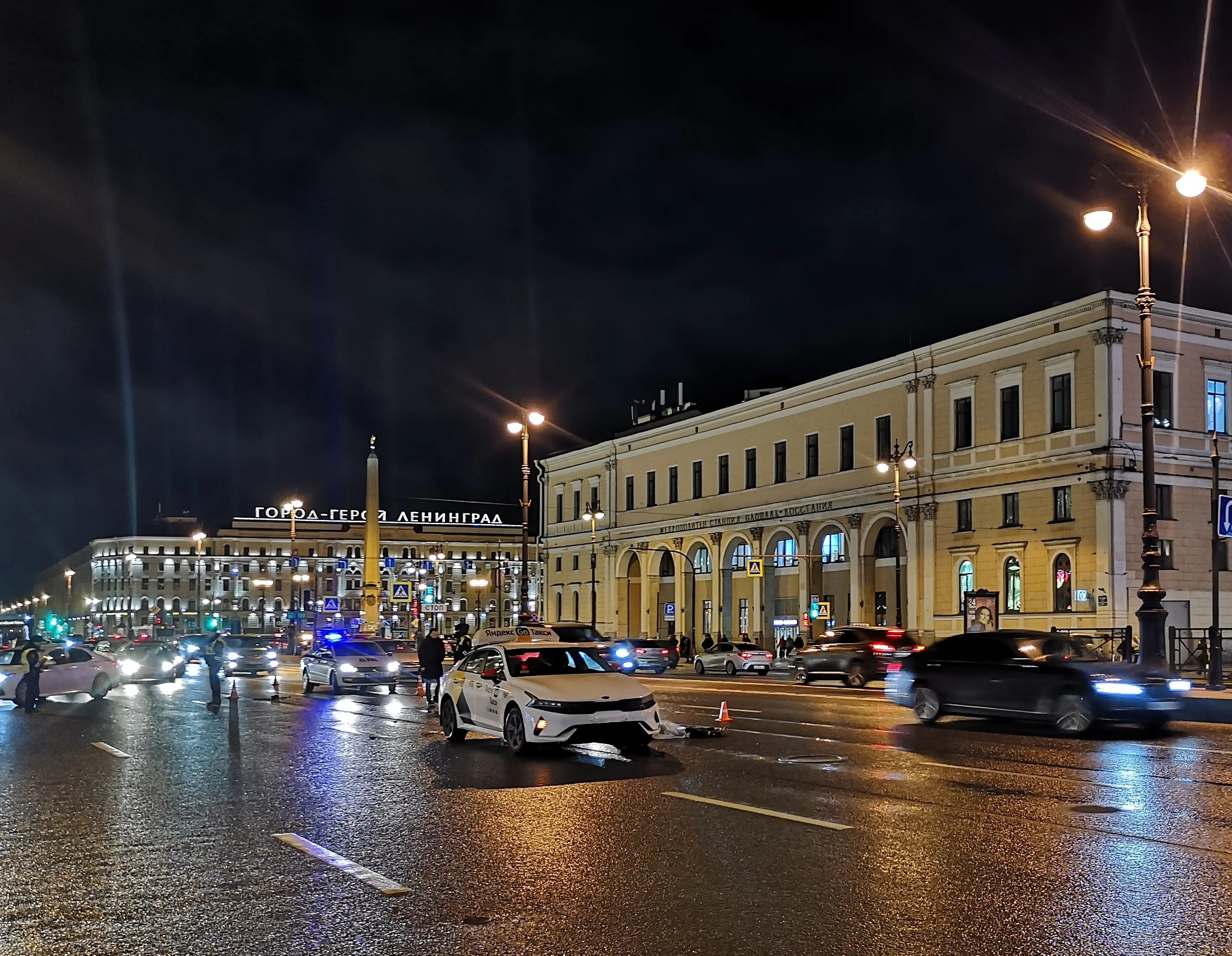 Показать видео санкт петербурга. ДТП на Лиговском проспекте сегодня СПБ. Лиговский проспект Санкт-Петербург ночью. Московский вокзал и Лиговский проспект Санкт-Петербург. Питер Лиговский проспект 11.