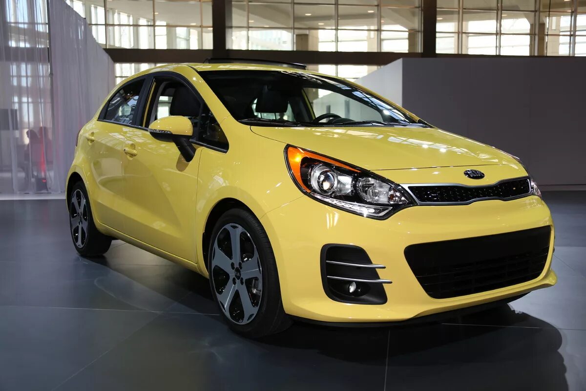 Модели rio. Киа Рио хэтчбек 2016. Kia Rio 2016 хэтчбек. Киа Рио 2016 хэтчбек модель. Kia хэтчбек 2016.