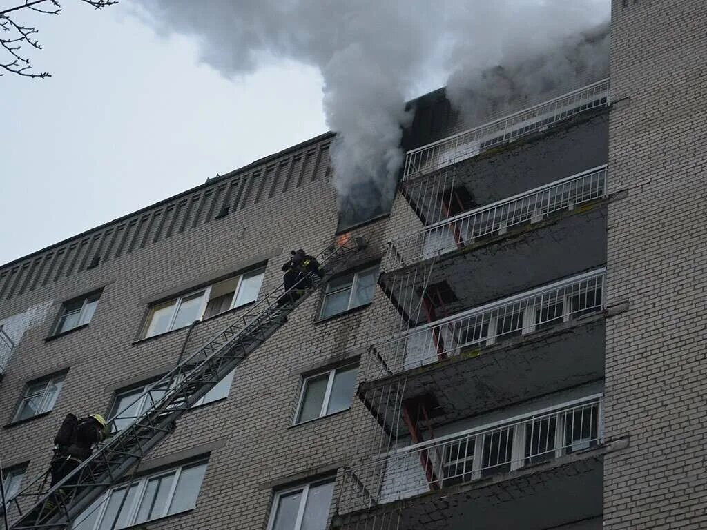 Пожар в общежитии рудн в москве 24 ноября 2003 года. Квартира после пожара. Горит общежитие. Пожар в общежитии рудн в москве 24 ноября 2003 года. Пожар шушенское общага.