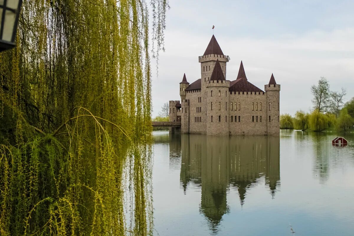 Замки черкесск. Шато-Эркен Кабардино-Балкария. КБР замок Шато Эркен. Замок на Кавказе Шато Эркен. Верхняя Балкария замок Шато Эркен.