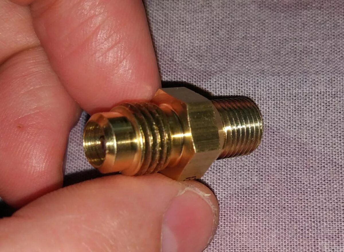 Манометр для измерения давления топлива в рампе ваз 2110. Резьба на рампе ваз. Резьба на рампе ваз. Штуцер для топливной рампы ваз. Измеритель давления топлива topauto 13531.