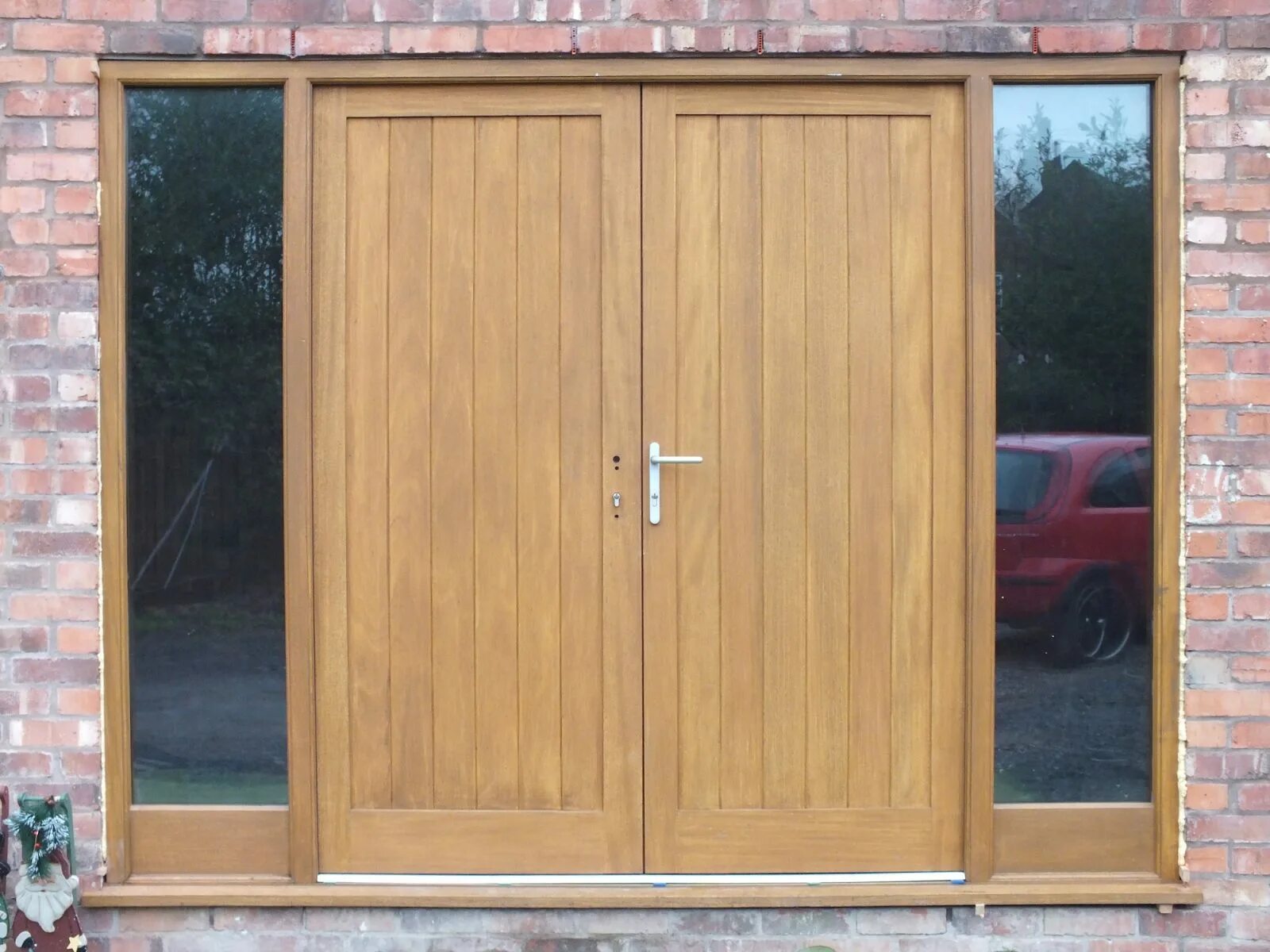 Rustoria wooden door. Двери уличные накладные гараж. Деревянная дверь. Старинная входная дверь. Деревянная дверь.