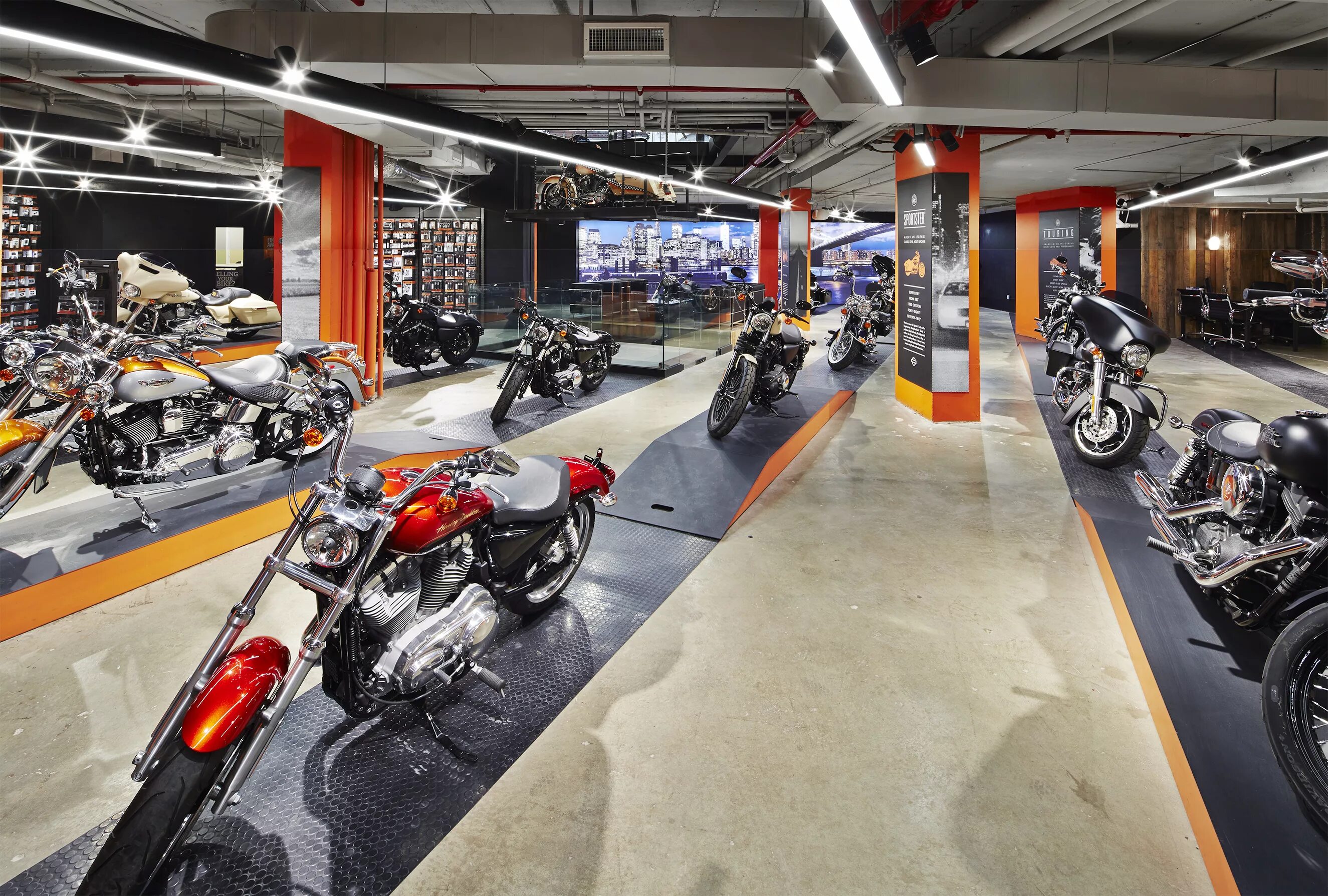 Мотосалон Harley Davidson. Салон Харлей Дэвидсон. Harley Davidson Showroom. Салон Харлей Дэвидсон в Москве Рублевское шоссе.