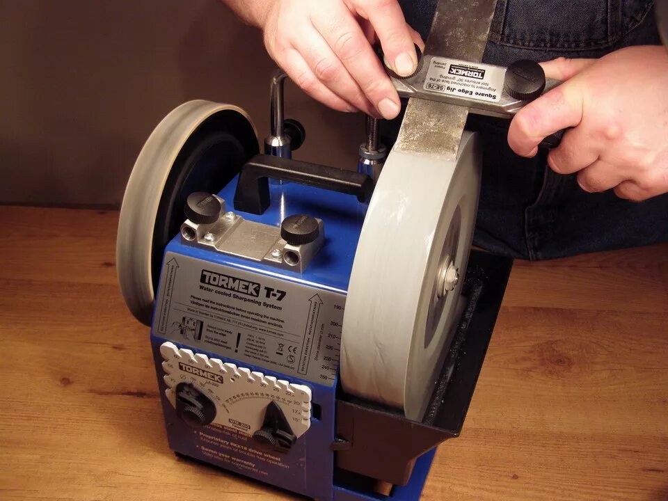 заточной станок гриндер. строгальный вал на станок д300. самодельный заточной станок для резцов по металлу. заточной станок для токарных резцов по дереву. наждак для резцов.