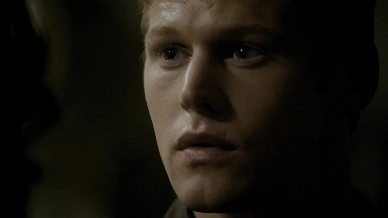 2. академия амбрелла пятый и ваня кадры. пятая седьмая. седьмая и пятый. джиллиан андерсон секретные материалы 1993.