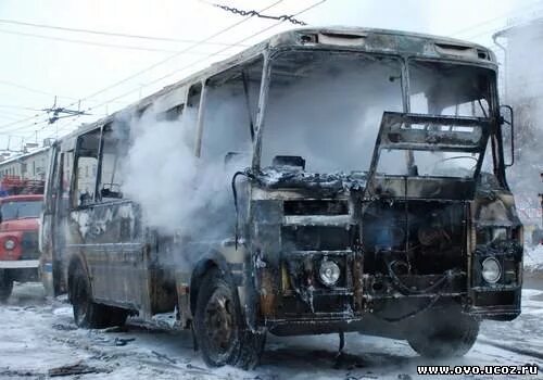 Каким цветом горел маршрут номер 19. Автобусы Вязьма. Маршрутное автобус сгорел. Pac600s12 сгорел. 24 Октября автобус на Вяземской ЧП.