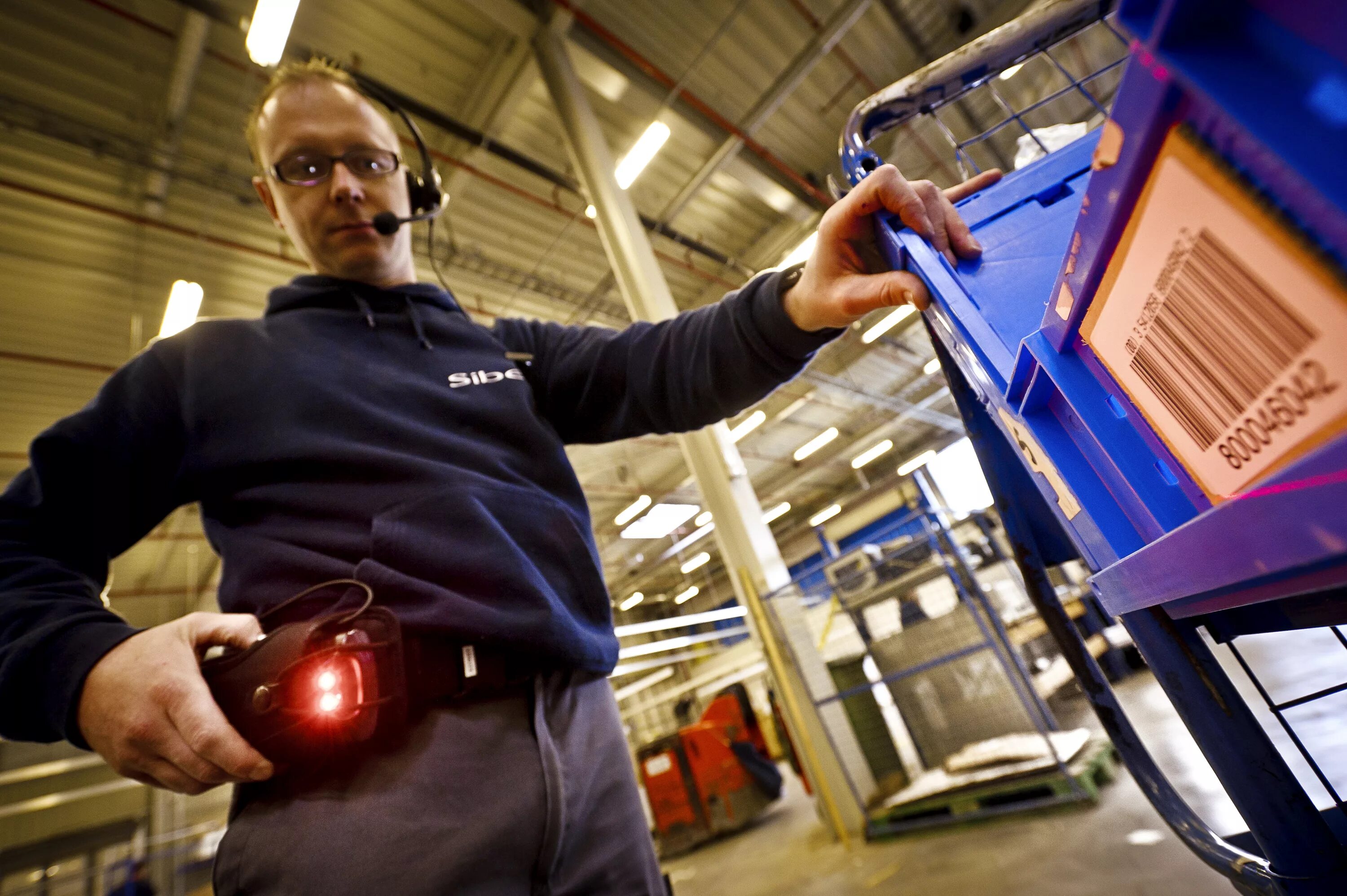 Пикинг на складе. Голосовой терминал. Гарнитура для склада vocollect voice. Voice picking. Pick by voice на складе.