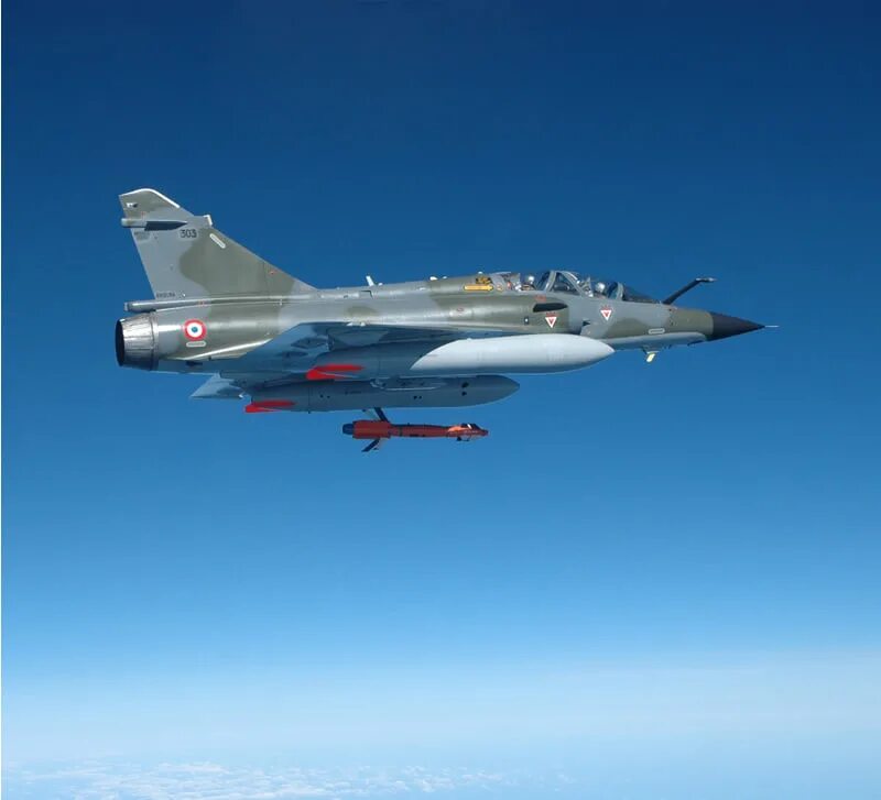 Мираж 2000 года. Mirage 2000d ВВС Франции. Мираж 2000 истребитель. Dassault Mirage 2000 ВВС ОАЭ. Мираж-2000-9.