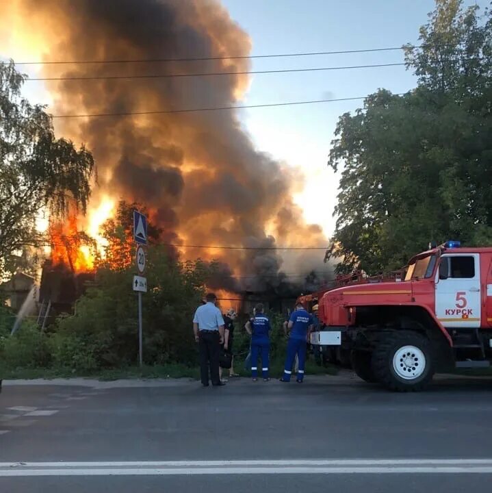 Новости курской области сегодня свежие происшествия. Пост Кривец Курск. Пожар в Курске. Пожар в Курске сейчас. В Курске горит дом.