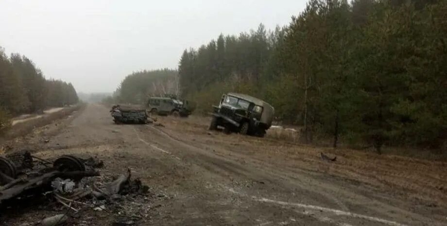 Разбитая колонна техники русских. Военная колонна разбита. Разбитая колонна Российской армии.