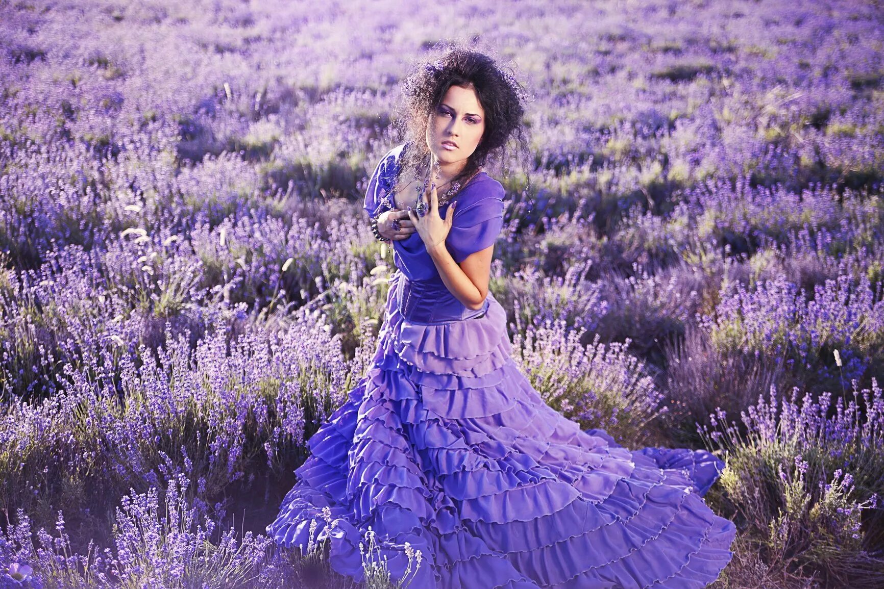 Платье лавандового цвета. Фотосессия в лаванде. Лавандовое платье рубашка. Одежда лаванда. Одежда лаванда.