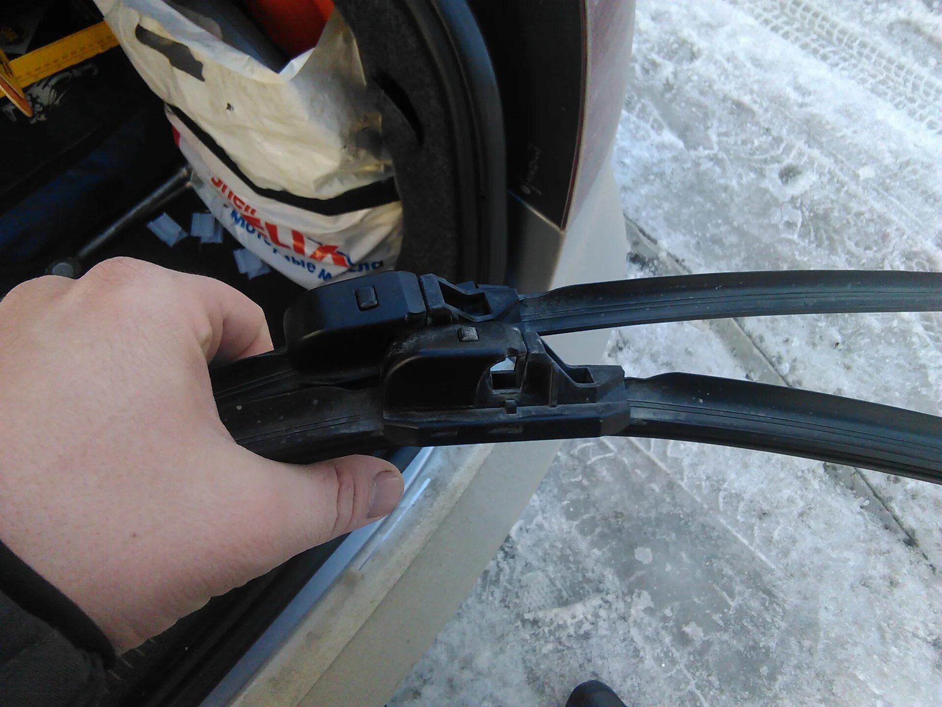 Audi A4 Year 2017 Changing the rear wiper blade