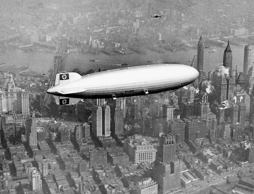 Hindenburg azur. Lz 129 «гинденбург». Laffey azur lane. Led zeppelin дирижабль. Гинденбург 1937.