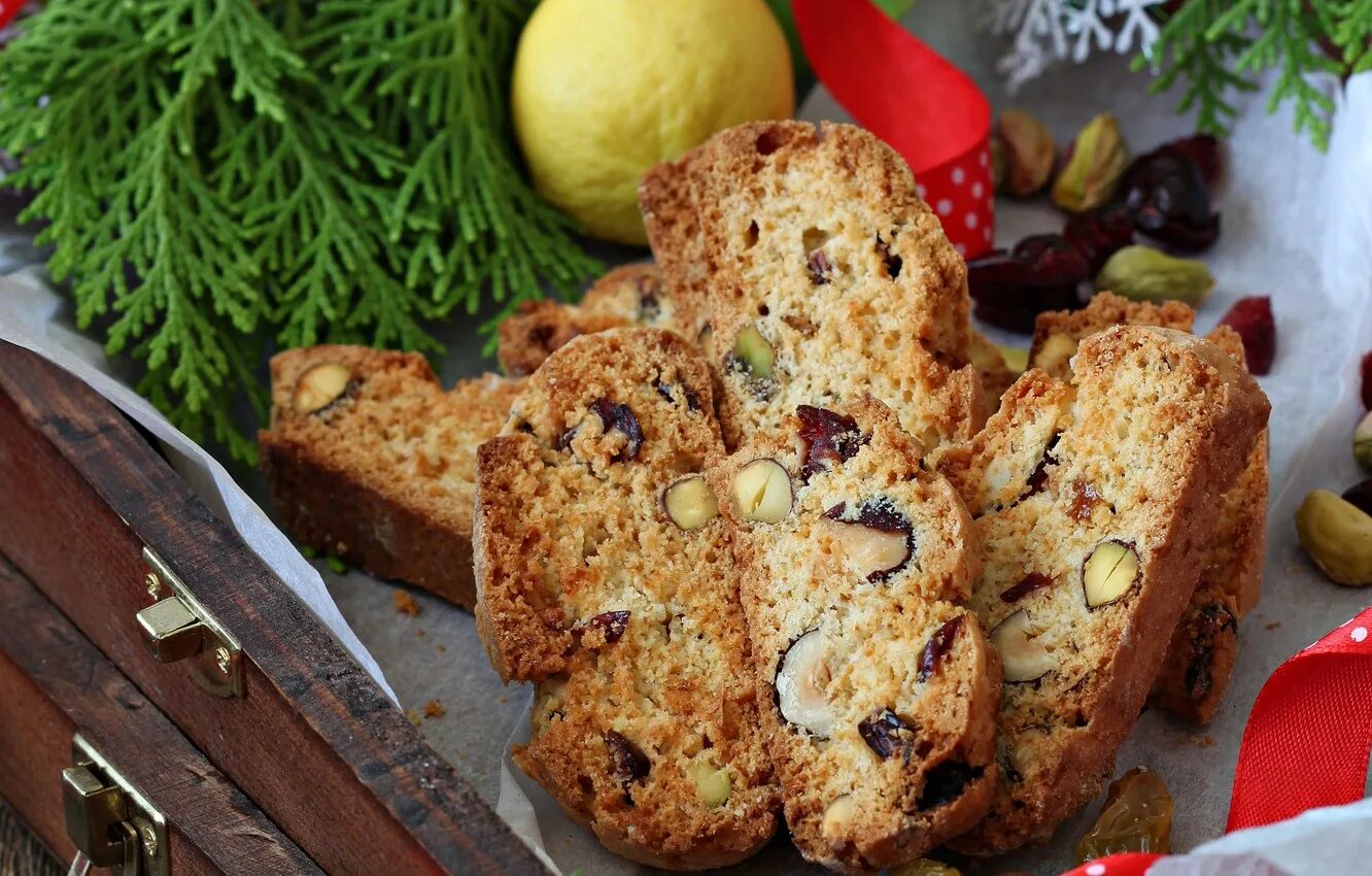 Сухари маковые. Сладкие сухарики печенье. Выпечка из сухарей. Сухарики сахарные. Изюм "сладкий".