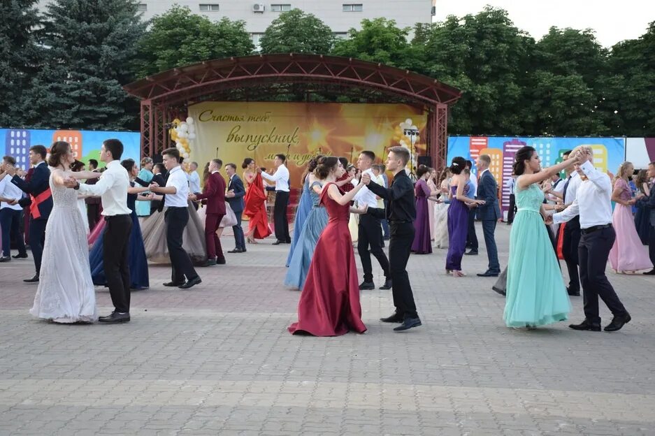 Погода в бирюче белгородской на 14. Школа бирюч красногвардейского района. бирюч белгородская область красногвардейский район. город бирюч белгородская область соборная площадь. выпускной бал в белгородской области.