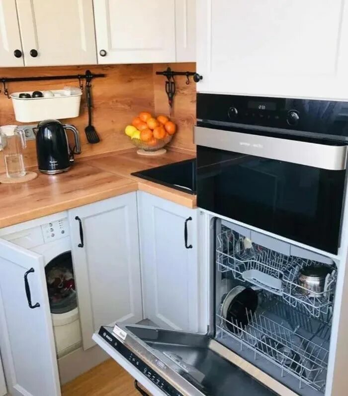 Духовой шкаф в машине. Маленькие кухни с посудомойкой. Небольшая кухня с посудомоечной машиной. Планировка маленькой кухни с посудомоечной машиной. Маленькая кухня с посудомоечной машиной и холодильником.