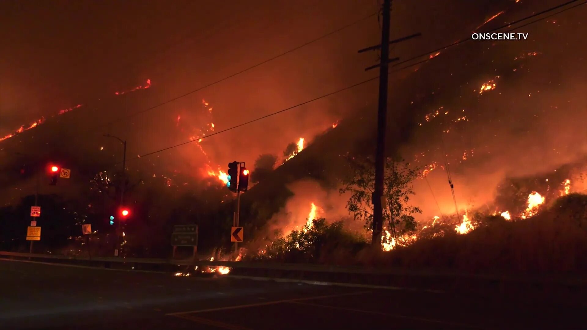 Правда что вчера упала луна. Лесной пожар в Лос Анджелесе 2021. Лос Анджелес Лесной пожар 2020. Лос Анджелес горит. Лос-Анджелес в огне (2017).