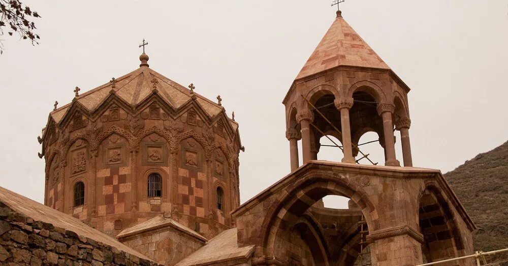 Церковь святой богоматери катогике в ереване. Церковь святого григория просветителя (новороссийск). Чтецы в армянской церкви. Святое рождество в армении. Календарь на армянском языке.