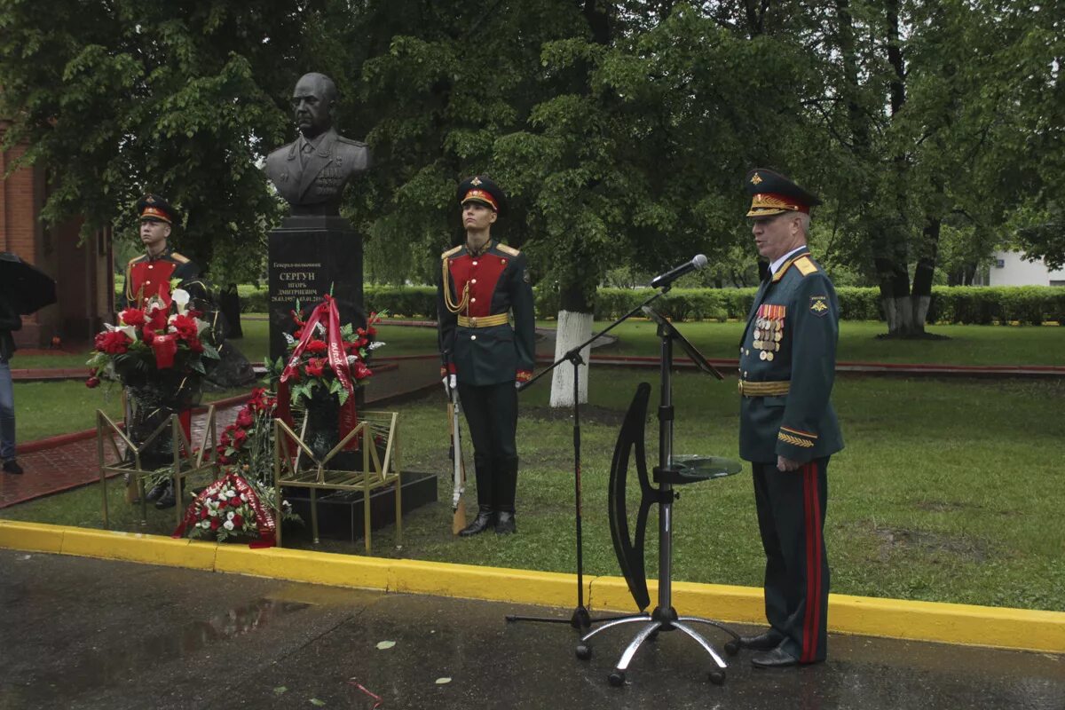 Каким показан полковник в сцене. Генерал Сергун. Герои России МОСВОКУ.