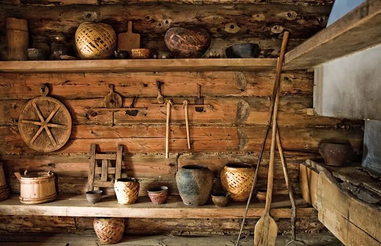 старинные крестьянские вещи. крестьянская деревянная утварь. деревенская утварь. краеведческий музей нижнеудинск. братина боярская.