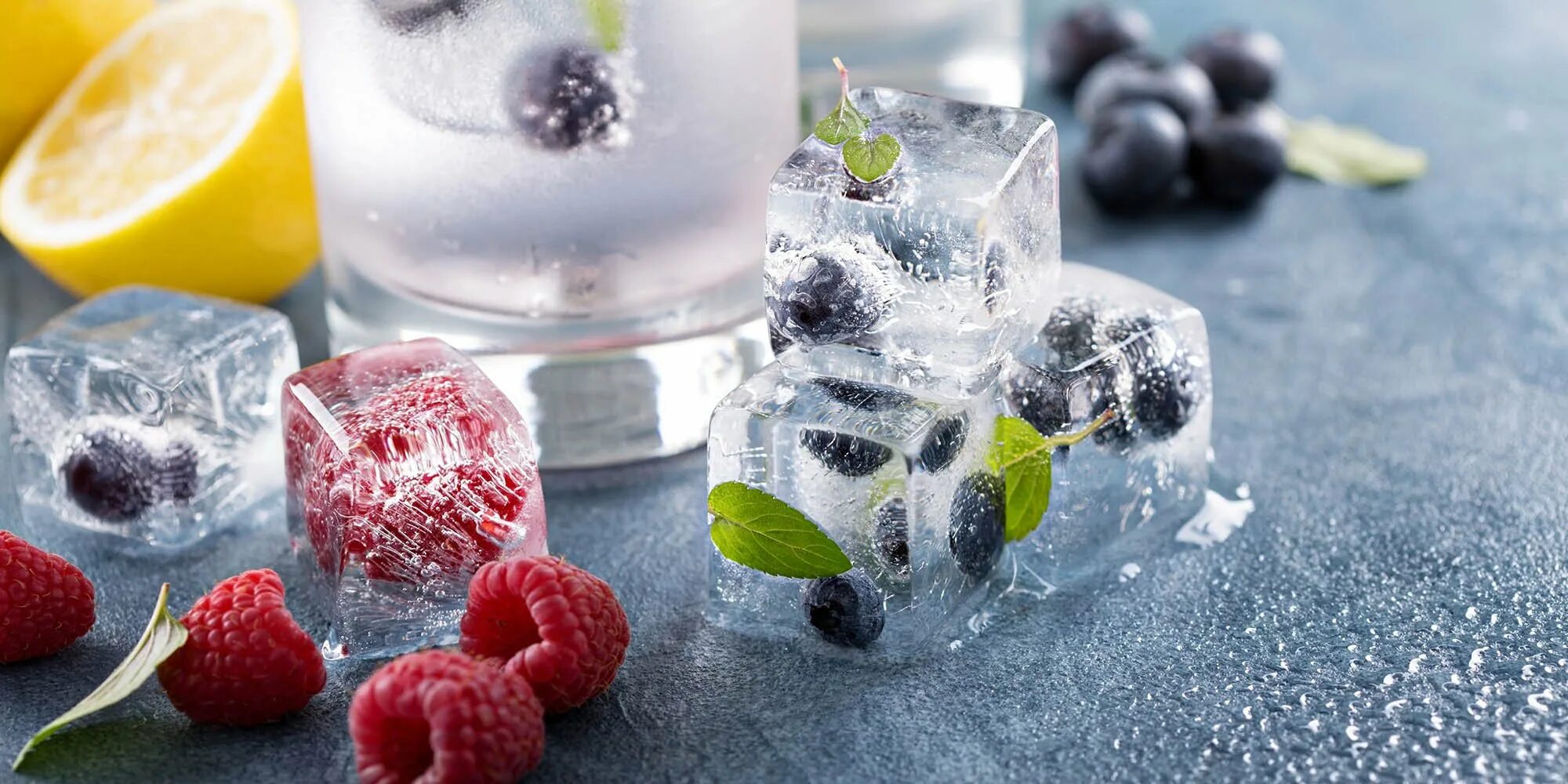 Кубики льда с фруктами. Фрукты во льду. Фрукты со льдом. Фрукты во льду. Фрукты во льду.